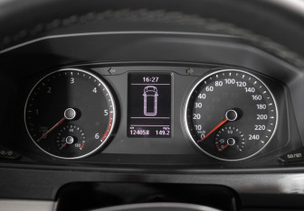 Подержанный автомобиль Volkswagen Multivan 2016 года (12 фото)