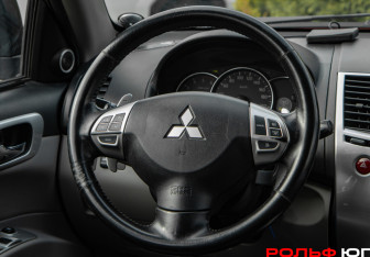 Подержанный автомобиль Mitsubishi Pajero Sport 2010 года (10 фото)