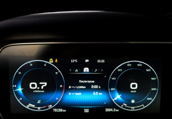 Подержанный автомобиль Hongqi HS5 2023 года (13 фото)