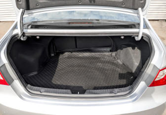 Подержанный автомобиль Hyundai Sonata 2011 года (10 фото)