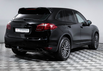 Подержанный автомобиль Porsche Cayenne 2013 года (5 фото)