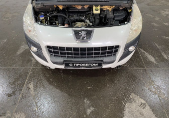 Подержанный автомобиль Peugeot 3008 2010 года (13 фото)