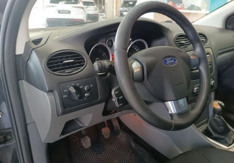 Подержанный автомобиль Ford Focus Sedan 2009 года (9 фото)