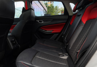 Подержанный автомобиль Changan UNI-S 2024 года (9 фото)