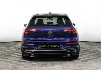 Подержанный автомобиль Volkswagen Golf Hatchback 2021 года (5 фото)