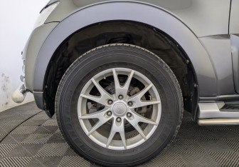 Подержанный автомобиль Mitsubishi Pajero 2017 года (13 фото)