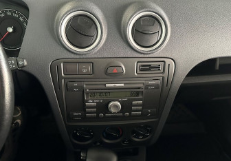 Подержанный автомобиль Ford Fusion 2007 года (14 фото)