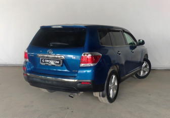 Подержанный автомобиль Toyota Highlander 2011 года (6 фото)