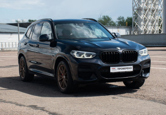 Подержанный автомобиль BMW X3 2020 года (3 фото)