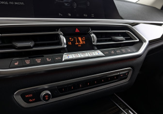 Подержанный автомобиль BMW X5 2020 года (30 фото)