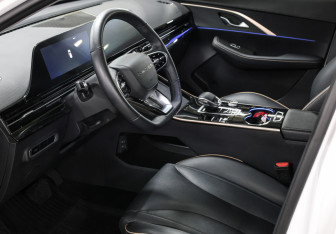 Подержанный автомобиль Omoda C5 2023 года (15 фото)