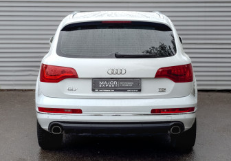 Подержанный автомобиль Audi Q7 2014 года (6 фото)