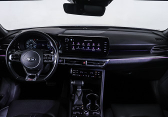 Подержанный автомобиль Kia K5 2021 года (14 фото)