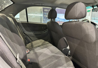 Подержанный автомобиль Hyundai Accent Hatchback 2005 года (10 фото)