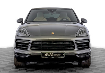 Подержанный автомобиль Porsche Cayenne 2021 года (2 фото)