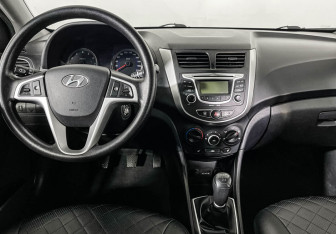 Подержанный автомобиль Hyundai Solaris Hatchback 2012 года (12 фото)