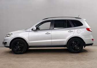 Подержанный автомобиль Hyundai Santa Fe 2011 года (4 фото)