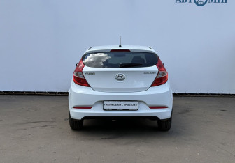Подержанный автомобиль Hyundai Solaris Hatchback 2015 года (6 фото)
