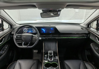 Подержанный автомобиль Omoda C5 2023 года (11 фото)