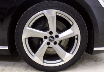 Подержанный автомобиль Audi A8 2018 года (5 фото)