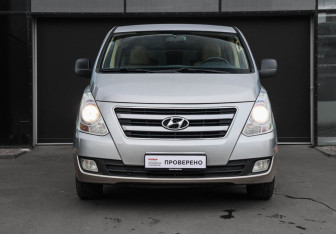 Подержанный автомобиль Hyundai H-1 2016 года (2 фото)