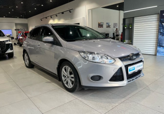 Подержанный автомобиль Ford Focus Hatchback 2013 года (3 фото)