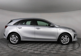 Подержанный автомобиль Kia Ceed Hatchback 2019 года (4 фото)
