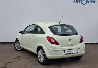 Подержанный автомобиль Opel Corsa 2011 года (7 фото)