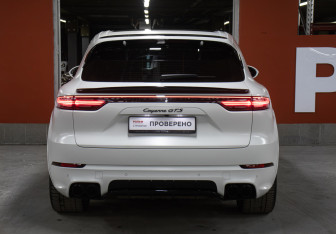 Подержанный автомобиль Porsche Cayenne 2021 года (6 фото)