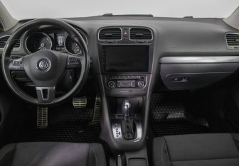 Подержанный автомобиль Volkswagen Golf Hatchback 2011 года (13 фото)