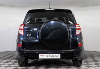 Подержанный автомобиль Toyota RAV4 2010 года (5 фото)