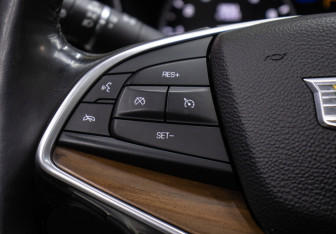 Подержанный автомобиль Cadillac XT5 2016 года (19 фото)