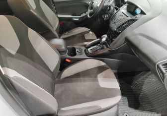 Подержанный автомобиль Ford Focus Hatchback 2012 года (9 фото)