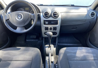 Подержанный автомобиль Renault Sandero 2014 года (11 фото)