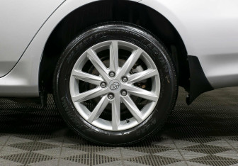 Подержанный автомобиль Toyota Corolla Sedan 2012 года (9 фото)