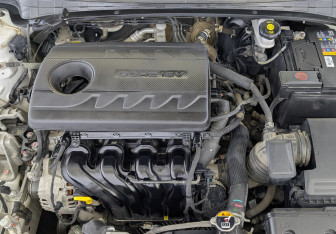 Подержанный автомобиль Hyundai Elantra Sedan 2021 года (9 фото)