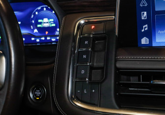 Подержанный автомобиль Chevrolet Tahoe 2023 года (27 фото)