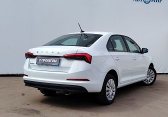 Подержанный автомобиль Skoda Rapid Liftback 2021 года (8 фото)
