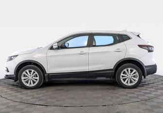 Подержанный автомобиль Nissan Qashqai 2022 года (8 фото)
