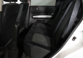 Подержанный автомобиль Nissan X-Trail 2014 года (21 фото)