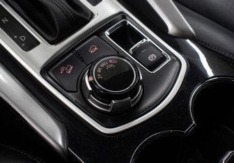 Подержанный автомобиль Mitsubishi Pajero Sport 2016 года (18 фото)