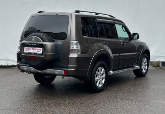 Подержанный автомобиль Mitsubishi Pajero 2012 года (5 фото)
