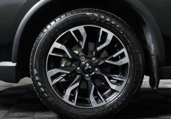 Подержанный автомобиль Mitsubishi Outlander 2022 года (8 фото)