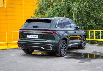 Подержанный автомобиль Geely Monjaro 2025 года (4 фото)