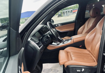 Подержанный автомобиль BMW X5 2021 года (11 фото)