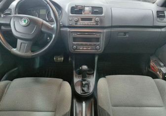 Подержанный автомобиль Skoda Fabia Hatchback 2012 года (10 фото)
