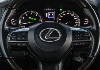 Подержанный автомобиль Lexus LX 2016 года (17 фото)