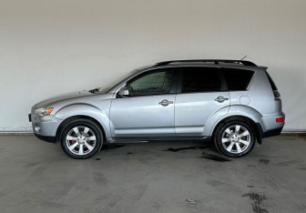 Подержанный автомобиль Mitsubishi Outlander 2012 года (7 фото)