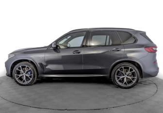 Подержанный автомобиль BMW X5 2022 года (8 фото)
