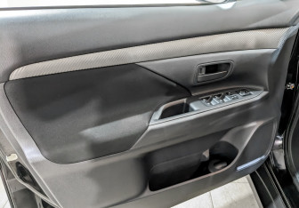 Подержанный автомобиль Mitsubishi Outlander 2018 года (19 фото)